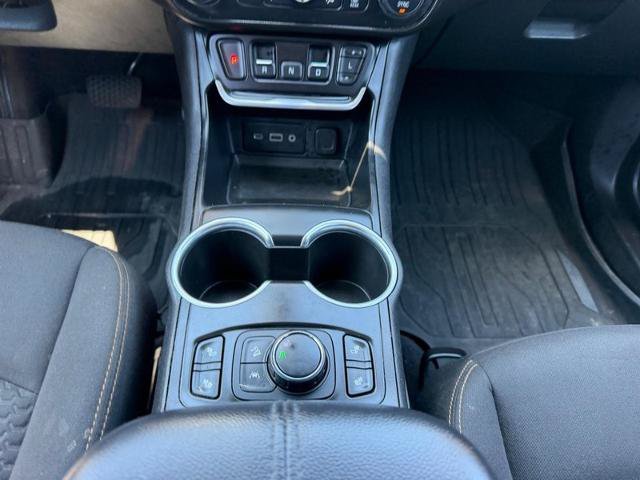 Used 2020 GMC Terrain SLE w/ Driver Convenience Package FWD image 16