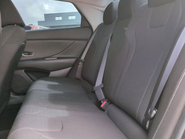 Used 2024 Hyundai Elantra SE image 13