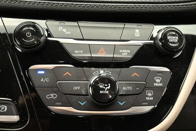 Used 2020 Chrysler Pacifica Limited FWD image 24
