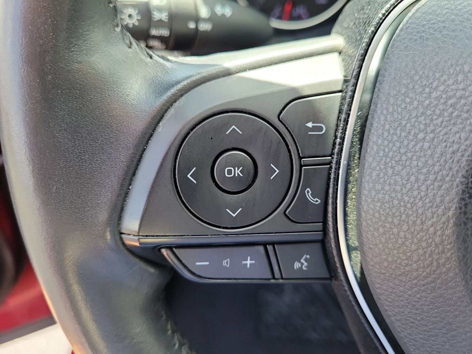 Used 2019 Toyota RAV4 XLE Premium FWD image 21