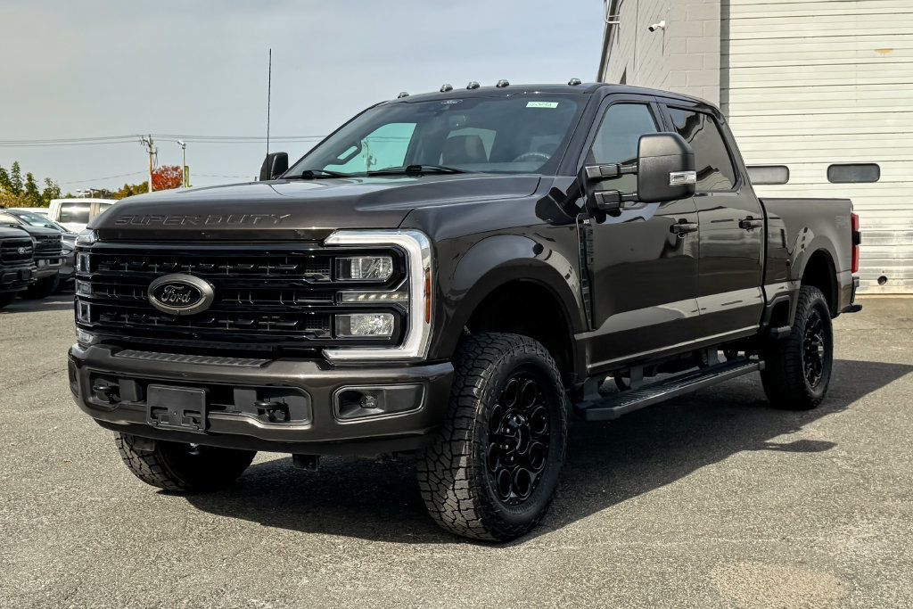 Certified 2024 Ford F250 XLT w/ Black Appearance Package AWD/4WD image 7