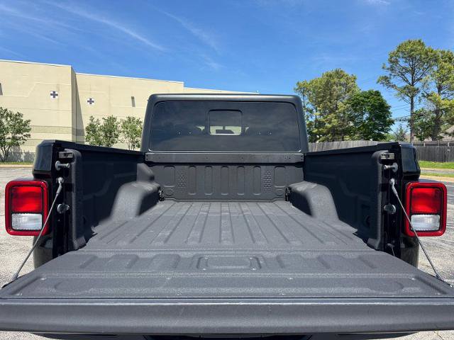 Used 2022 Jeep Gladiator Sport AWD/4WD image 16
