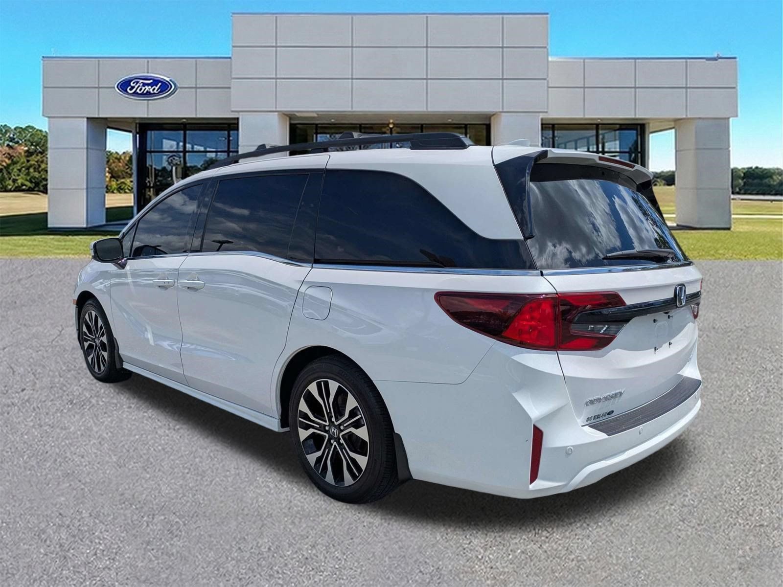 Used 2025 Honda Odyssey Elite image 3