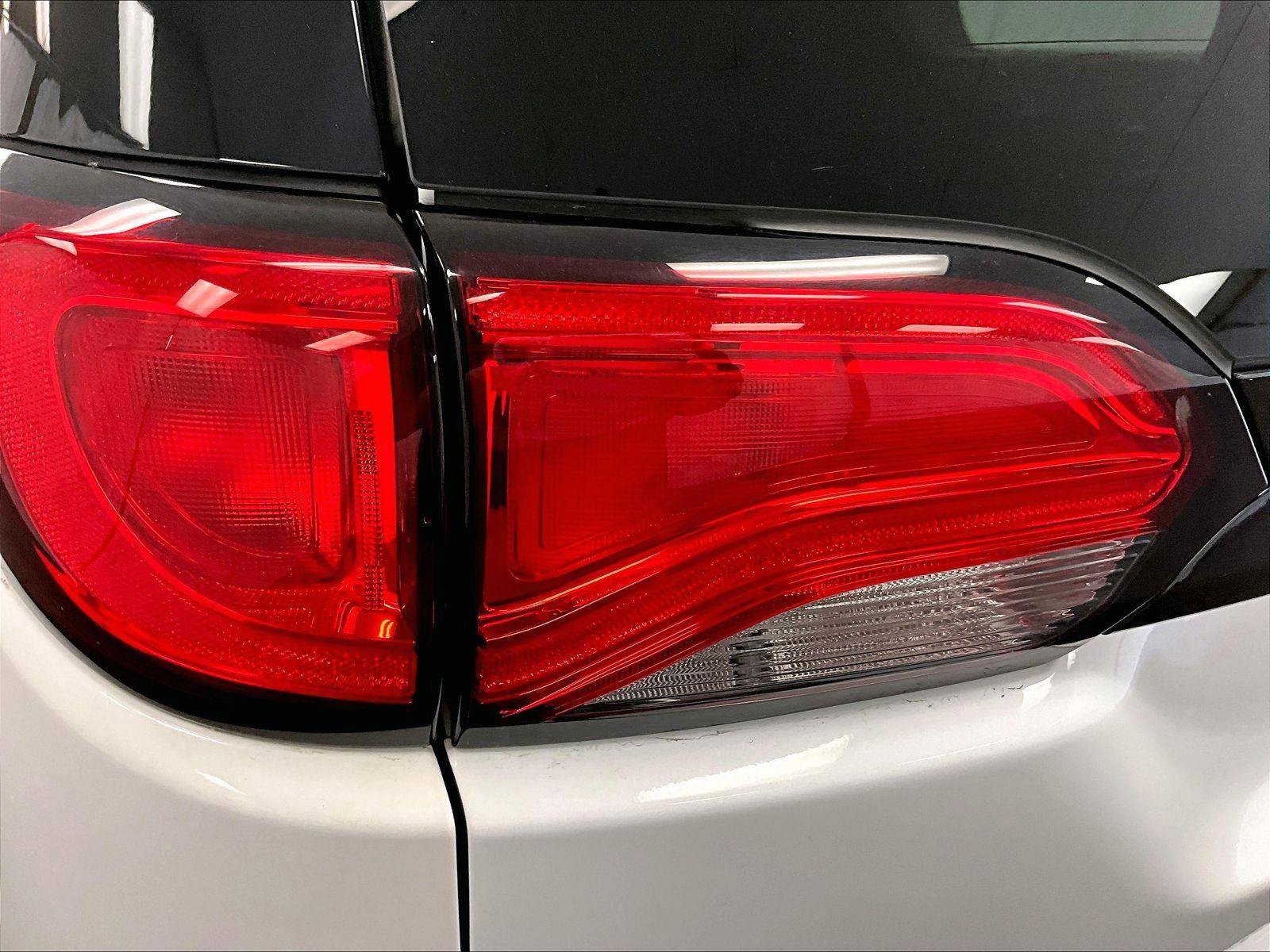 Used 2023 Chrysler Voyager LX image 29