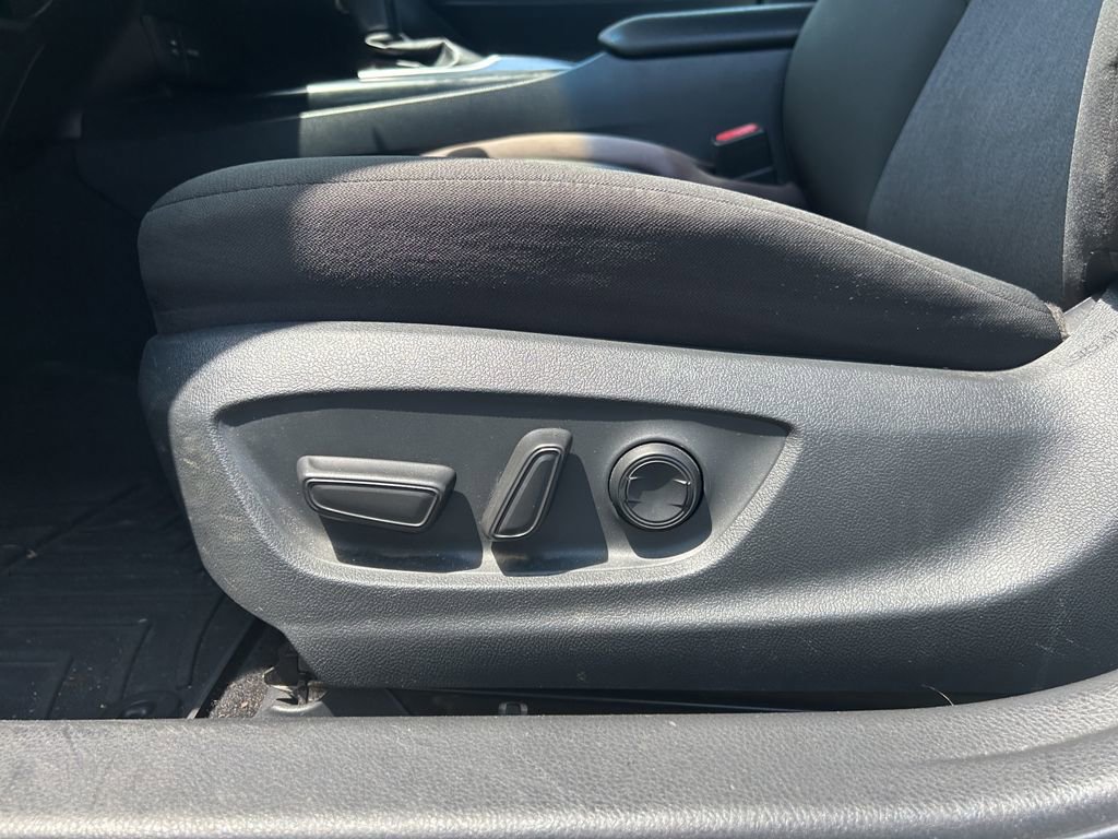 Used 2018 Toyota Camry LE FWD image 9