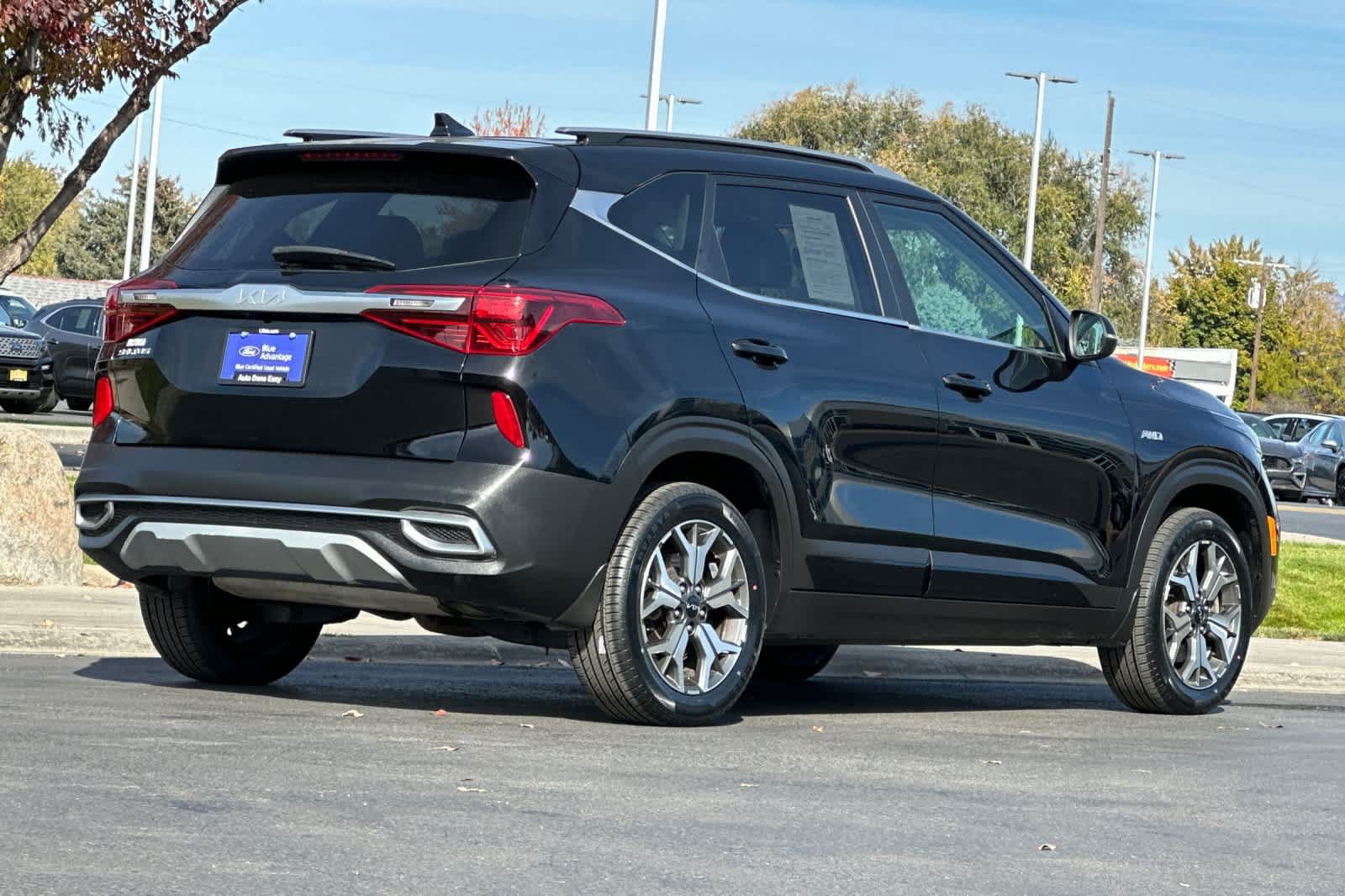 Used 2023 Kia Seltos EX AWD/4WD image 2
