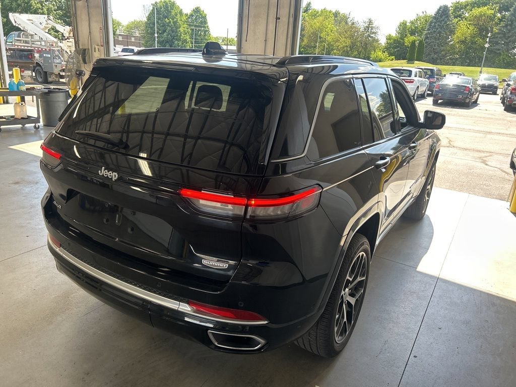 Used 2025 Jeep Grand Cherokee Summit AWD/4WD image 8