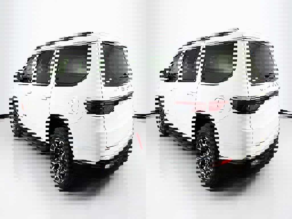 Used 2023 Jeep Wagoneer Series III w/ Preferred Equipment Group image 3