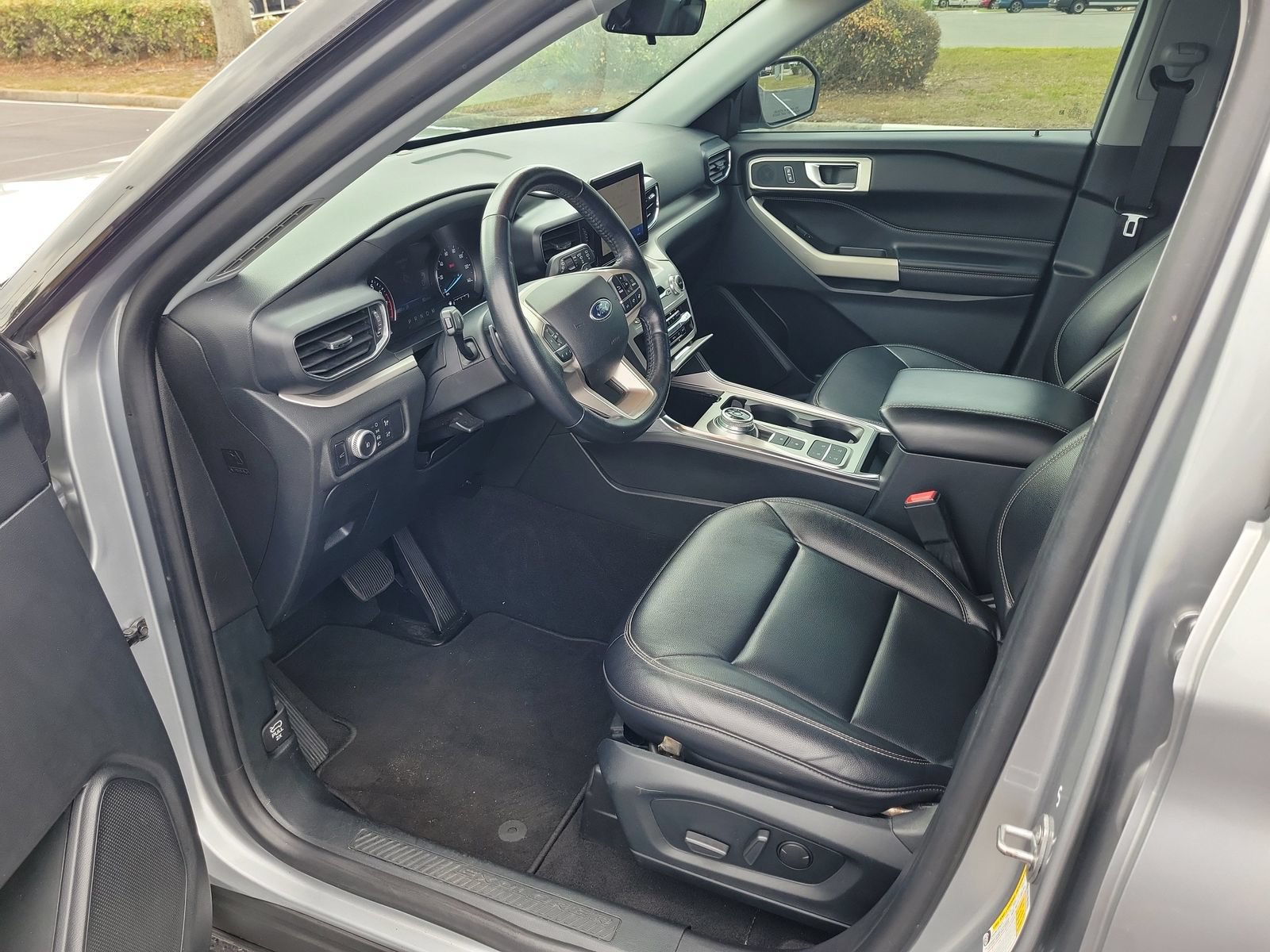 Certified 2020 Ford Explorer XLT w/ Equipment Group 202A RWD image 17