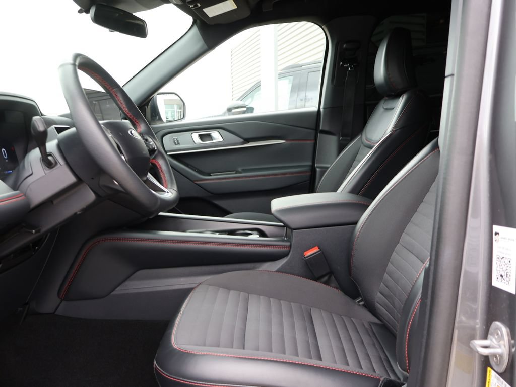 Certified 2025 Ford Explorer ST-Line w/ ST-Line Street Pack AWD/4WD image 25