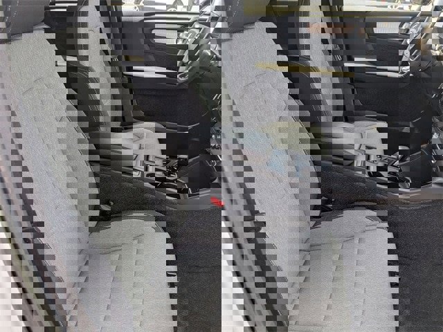 Used 2023 Volvo XC40 B5 Core image 27