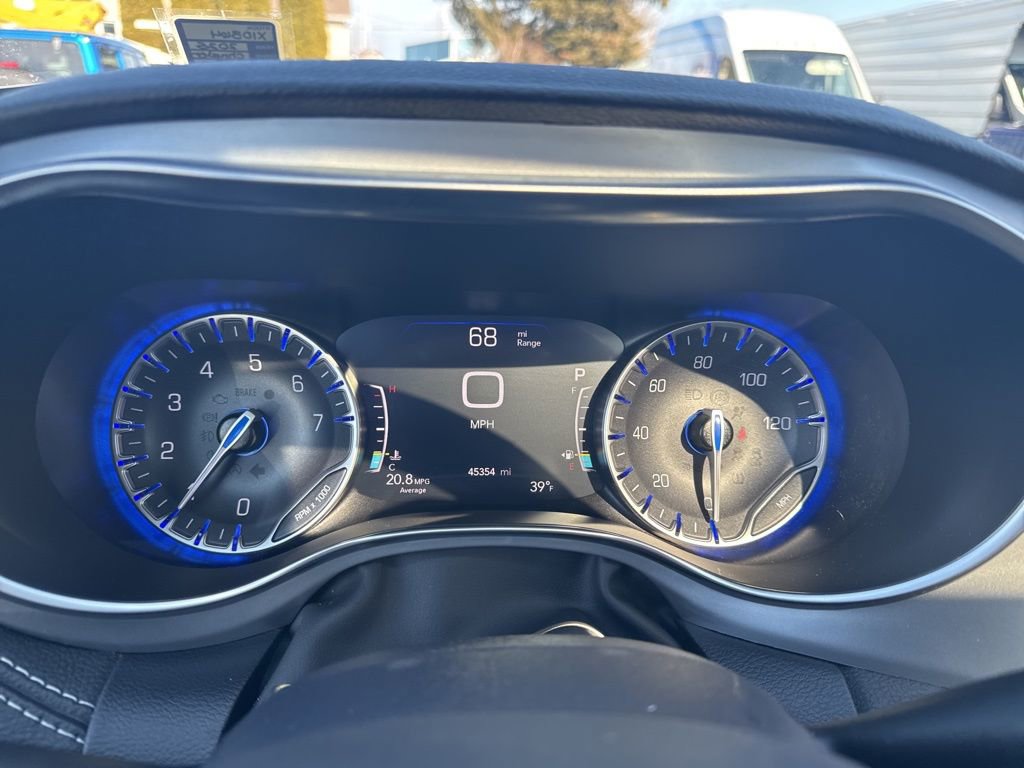 Used 2025 Chrysler Pacifica Limited image 21
