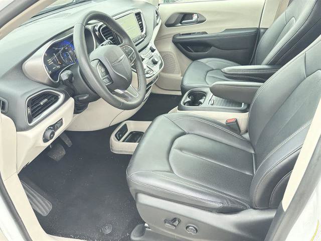 Used 2024 Chrysler Pacifica Touring-L FWD image 10