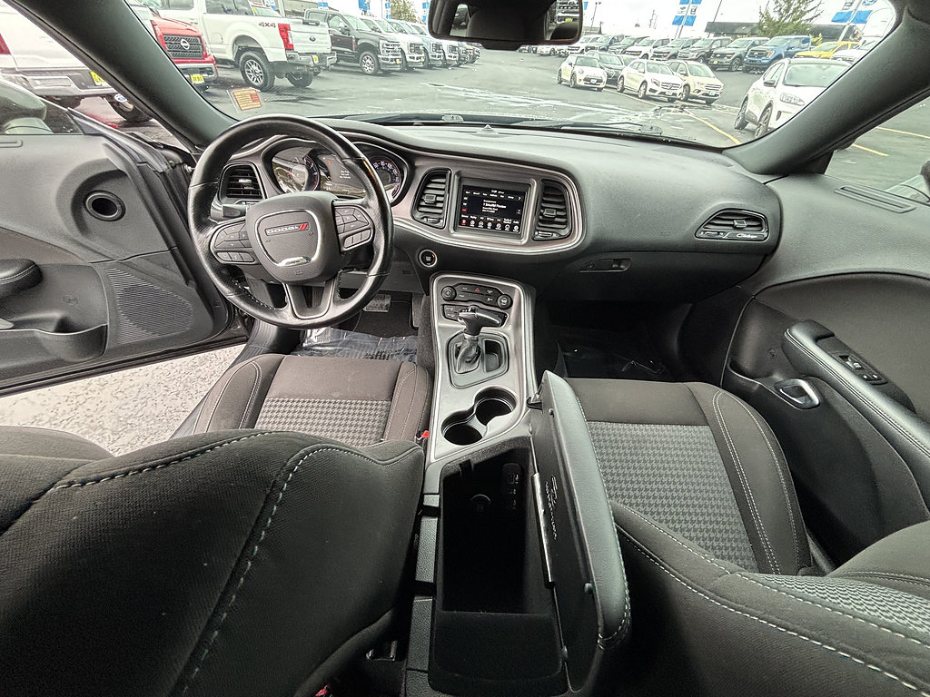 Used 2020 Dodge Challenger SXT w/ Blacktop Package AWD/4WD image 18