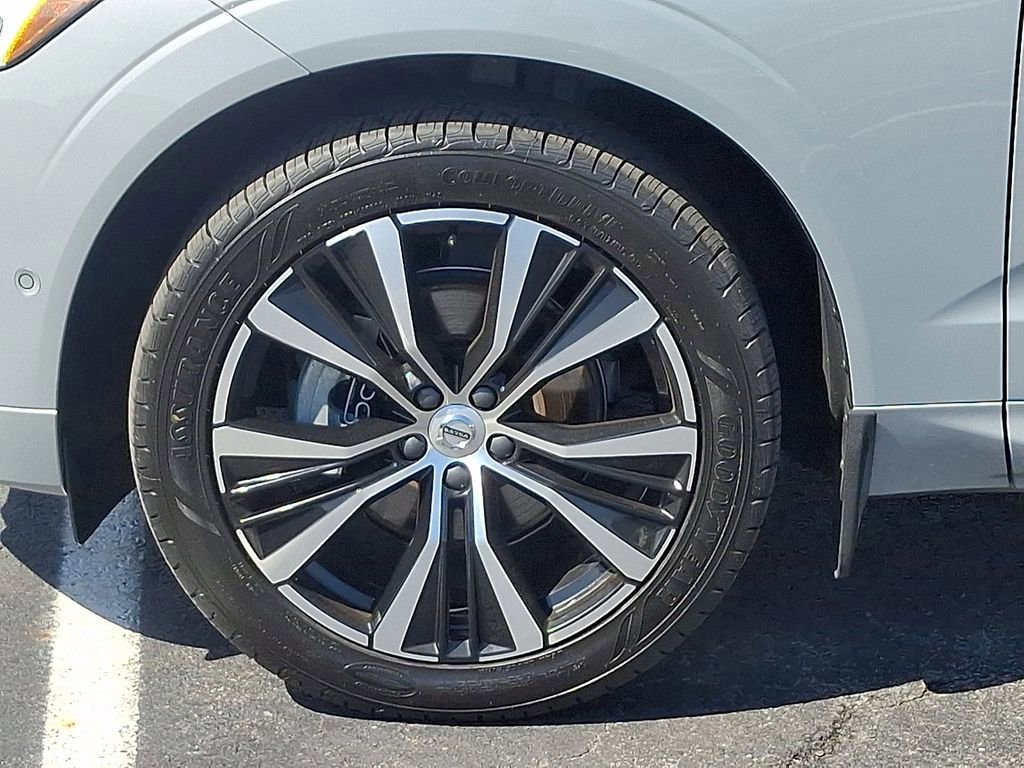 Used 2024 Volvo XC60 B5 Plus w/ Protection Package Premier AWD/4WD image 8