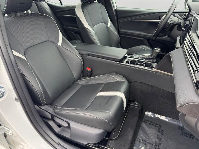 Used 2025 Toyota Camry SE FWD image 6