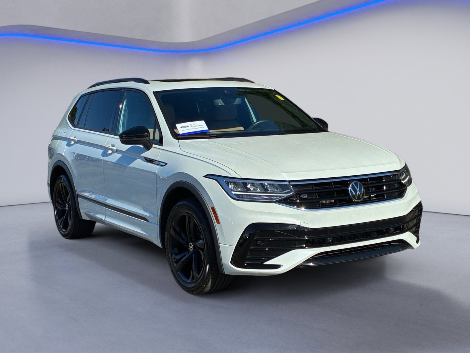 Used 2024 Volkswagen Tiguan SE R-Line FWD image 5