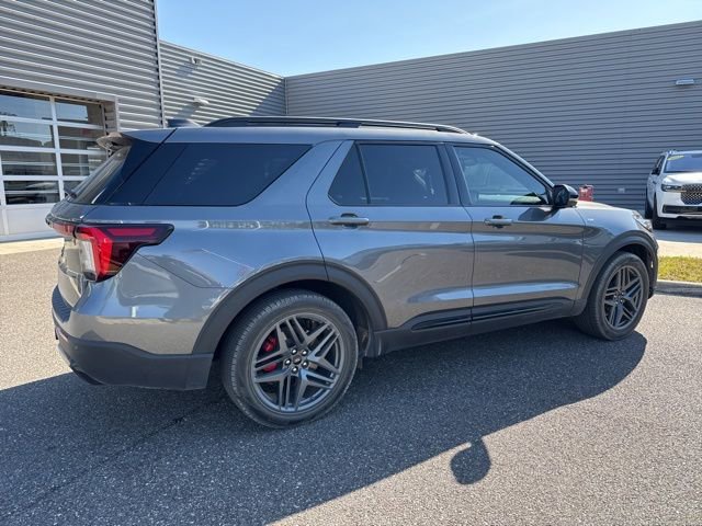 Certified 2026 Ford Explorer ST-Line w/ ST-Line Street Pack RWD image 5