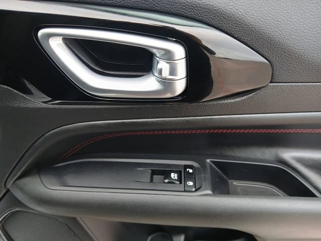 Used 2025 Jeep Compass Trailhawk AWD/4WD image 16