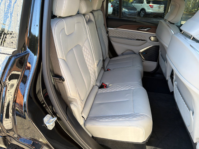 Used 2022 Jeep Grand Cherokee Summit w/ Adv Protech Group IV AWD/4WD image 17