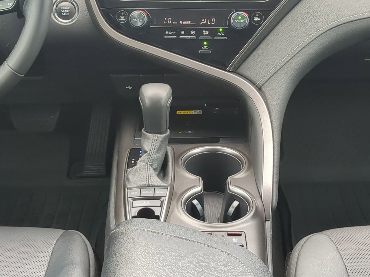 Used 2022 Toyota Camry XSE FWD image 16