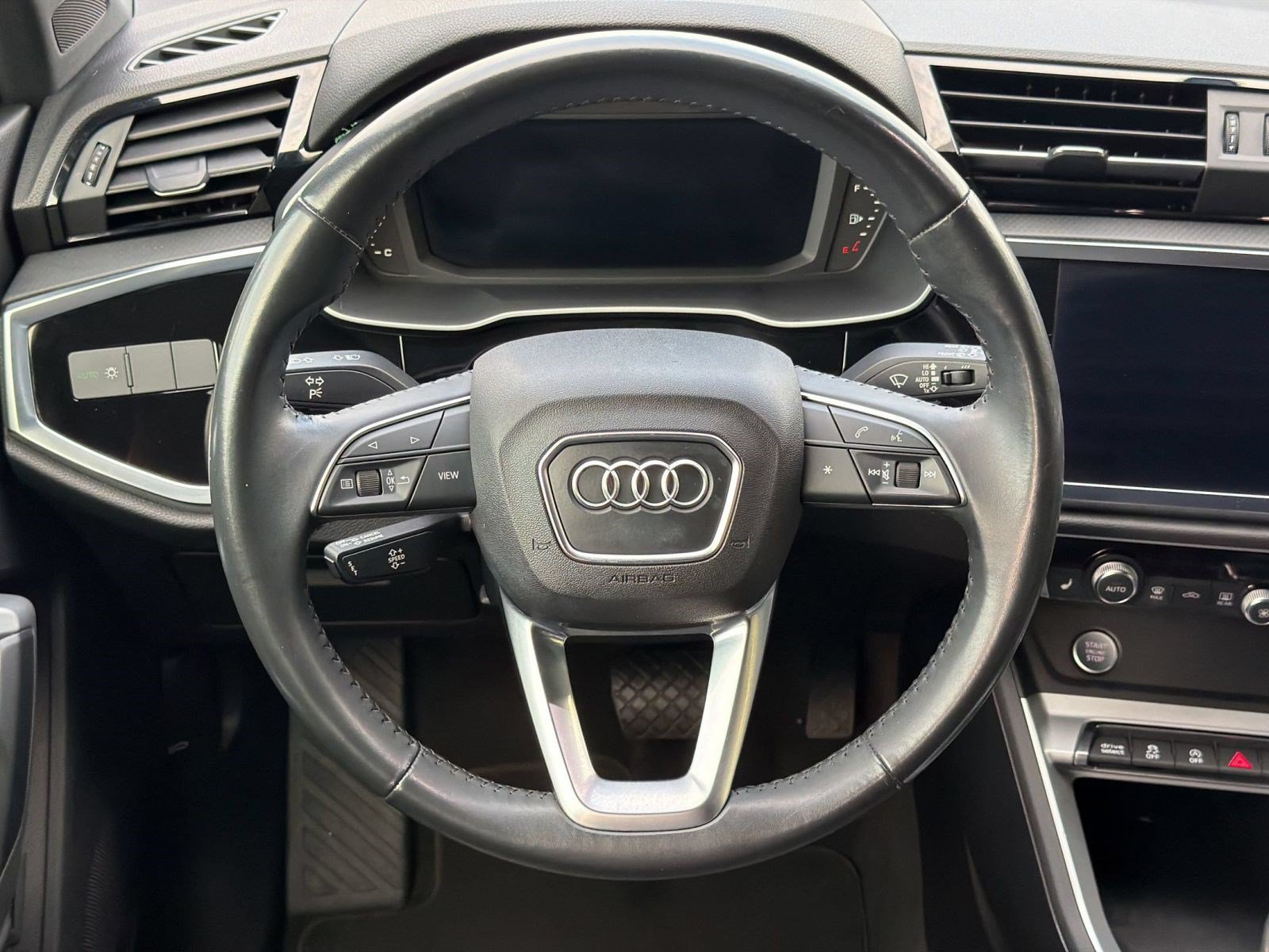 Used 2020 Audi Q3 2.0T Premium w/ Convenience Package AWD/4WD image 11