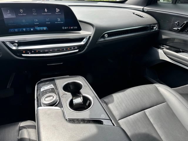 Used 2024 Cadillac Lyriq Sport AWD/4WD image 17