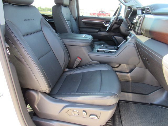 Used 2024 GMC Sierra 2500 Denali w/ Denali Reserve Package AWD/4WD image 25