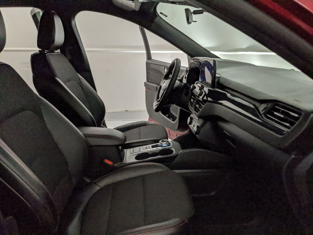 Certified 2025 Ford Escape ST-Line image 20