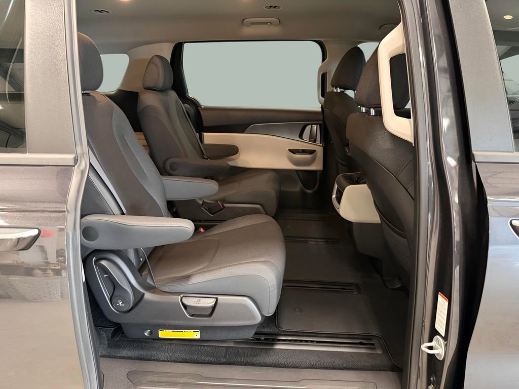 Used 2022 Kia Carnival LX image 12