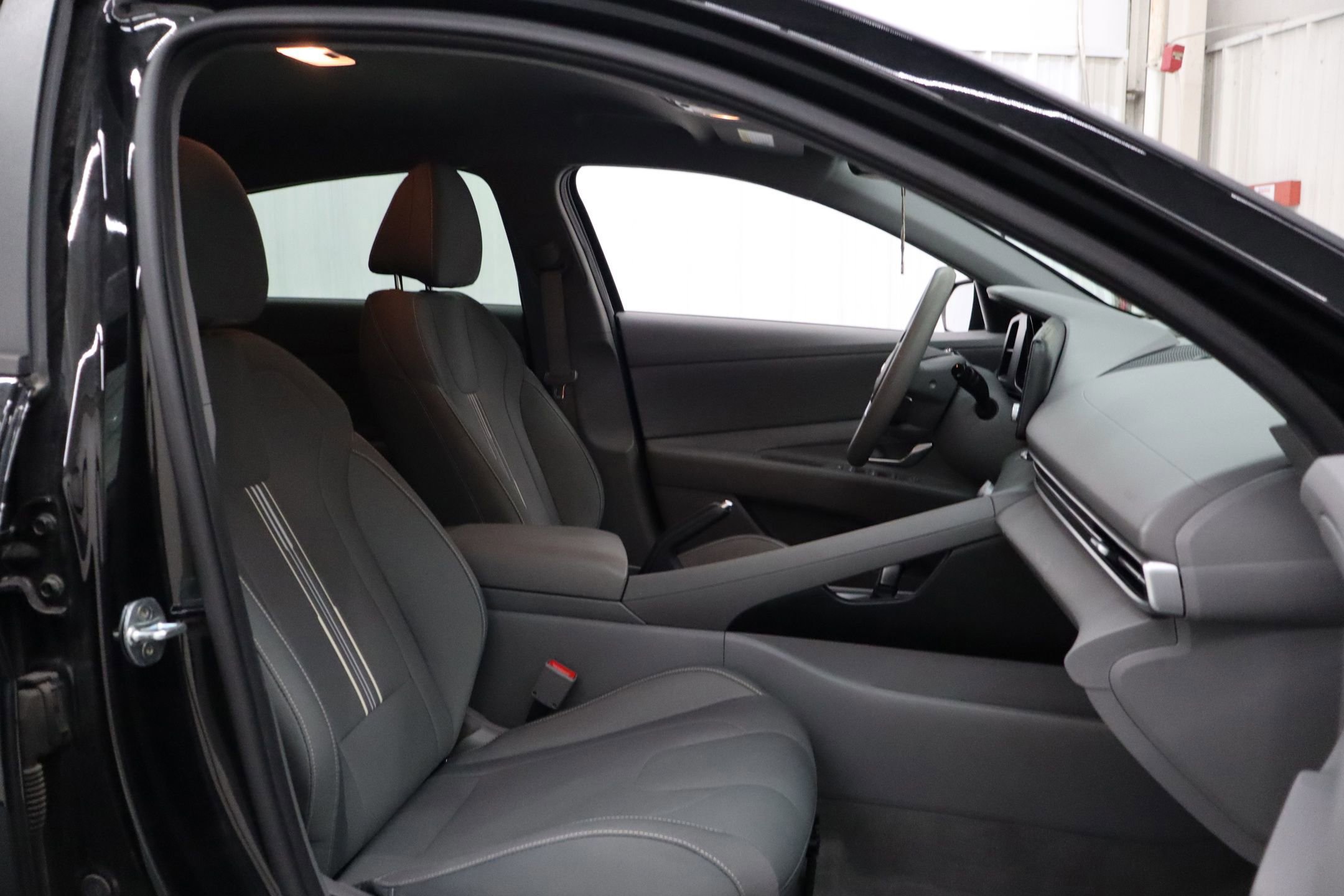 Used 2022 Hyundai Elantra SEL w/ Preferred Accessory Package image 28