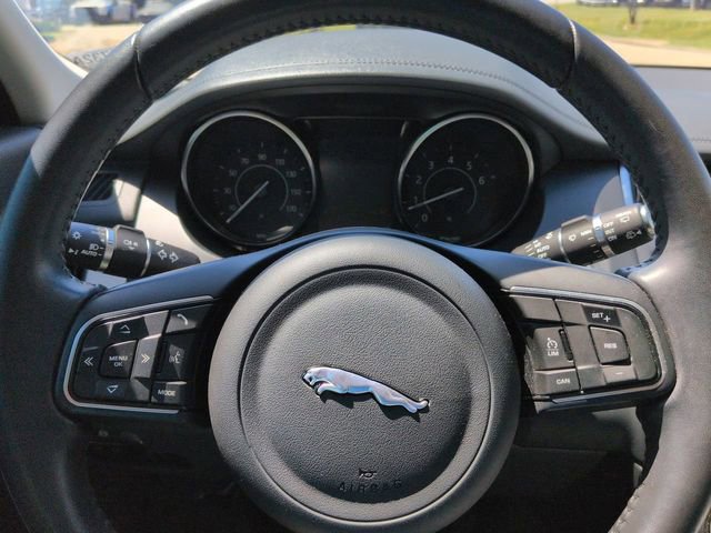 Used 2019 Jaguar E-PACE SE image 34