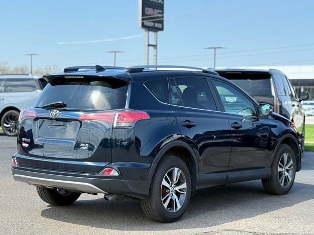 Used 2017 Toyota RAV4 XLE AWD/4WD image 9