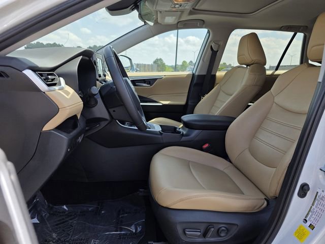 Used 2021 Toyota RAV4 XLE Premium image 12