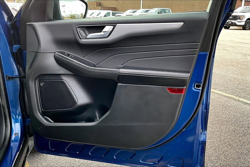 Certified 2023 Ford Escape Platinum w/ Premium Technology Package AWD/4WD image 23