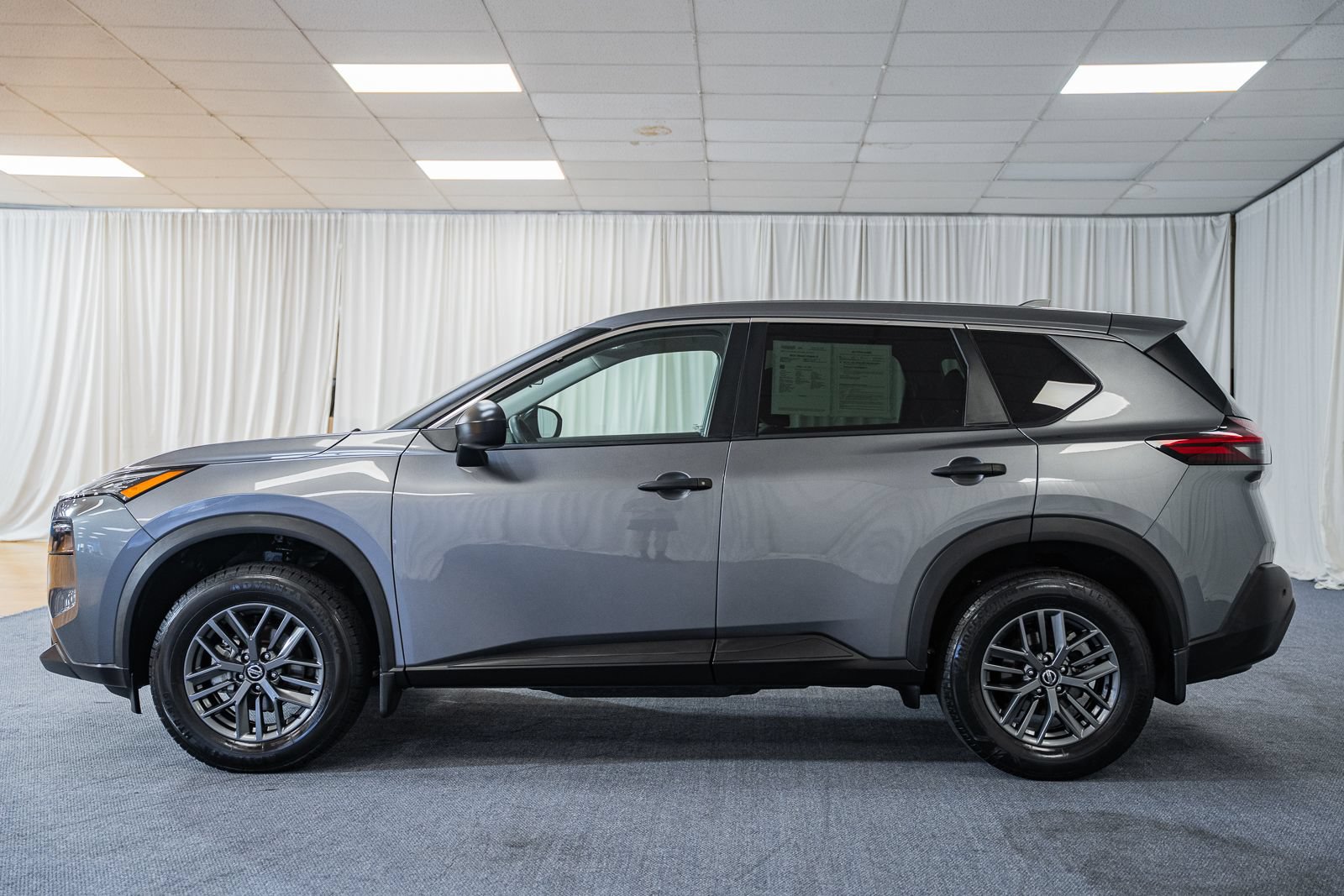 Used 2021 Nissan Rogue S FWD image 4