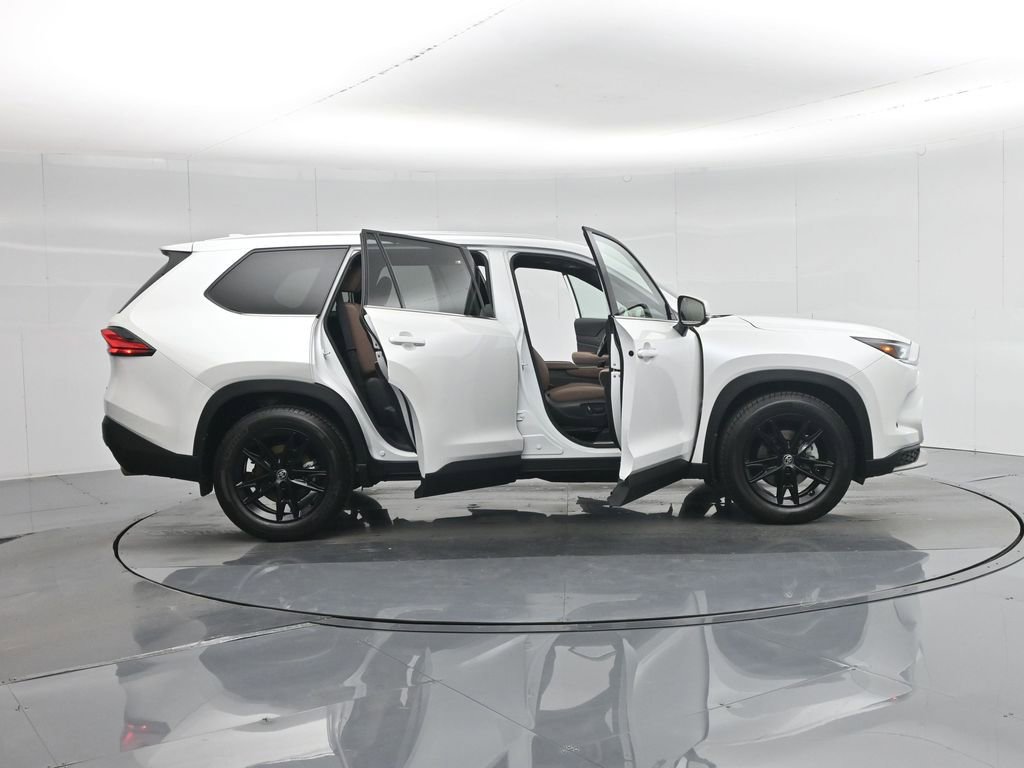 Used 2024 Toyota Grand Highlander AWD Hybrid image 4