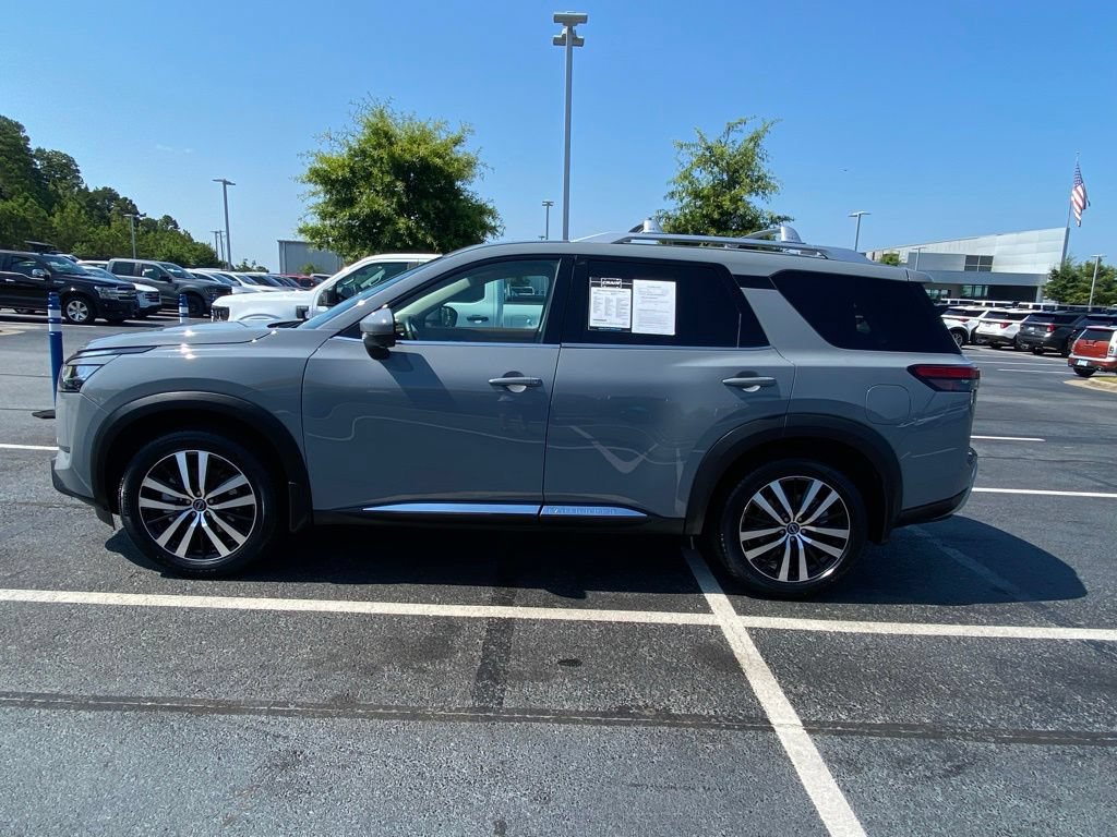 Used 2023 Nissan Pathfinder Platinum FWD image 4