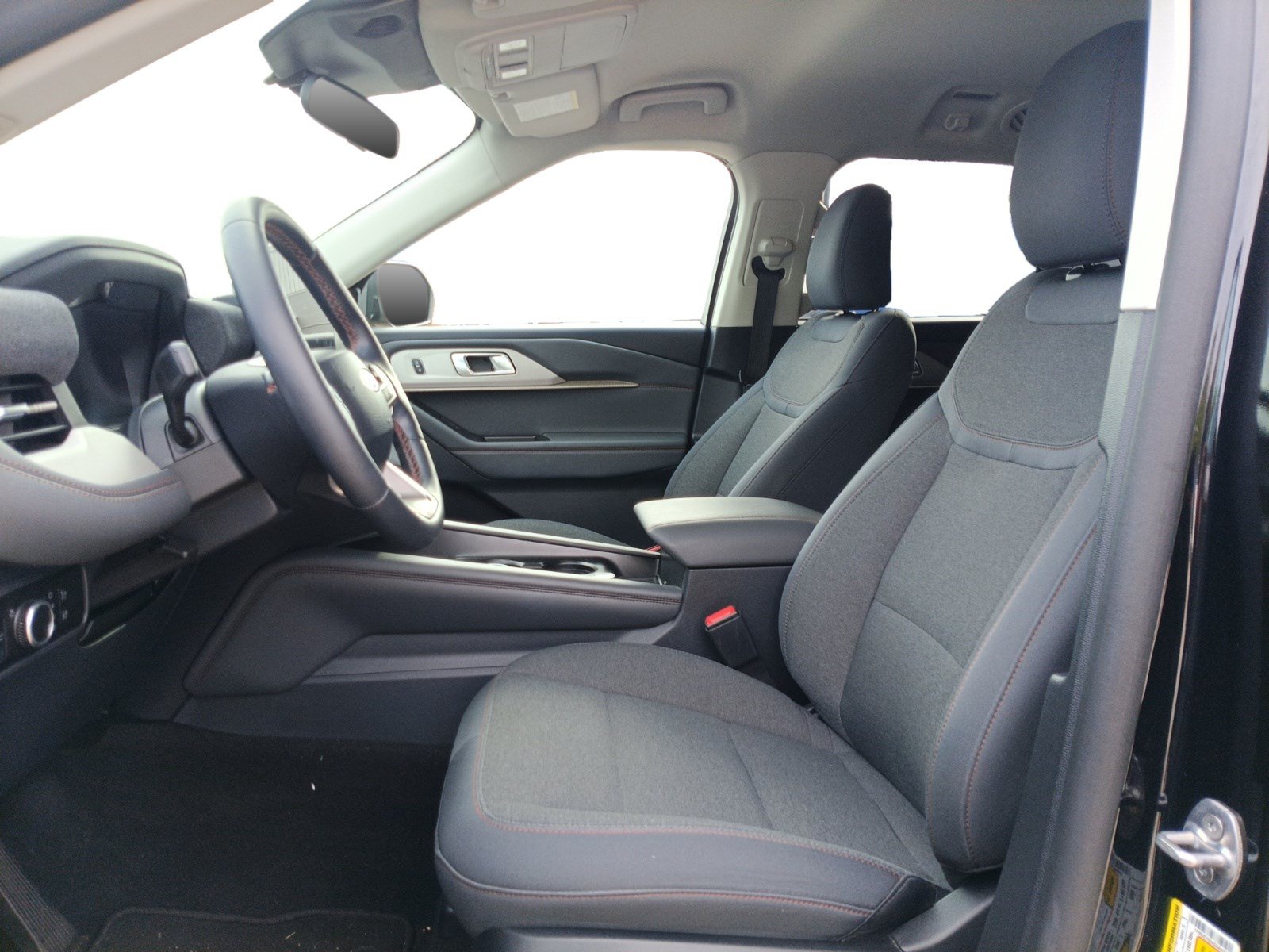 Certified 2025 Ford Explorer Active RWD image 8