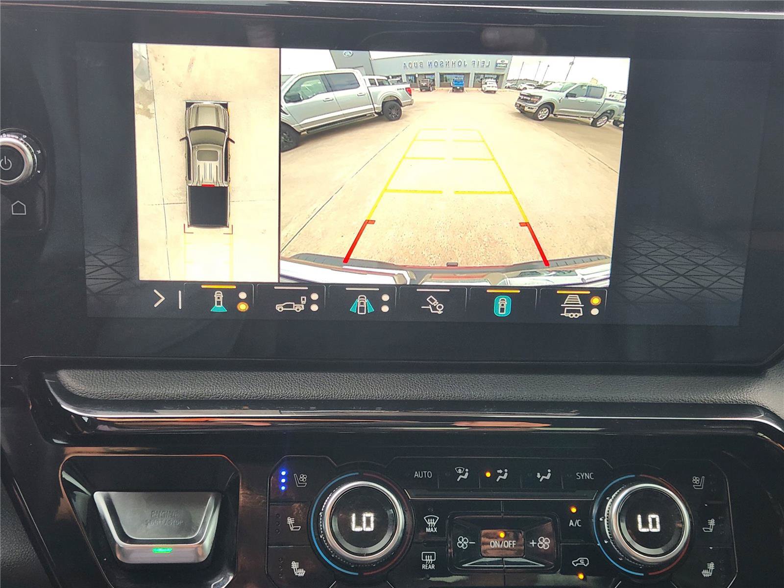 Used 2023 GMC Sierra 1500 AT4 w/ Technology Package AWD/4WD image 14