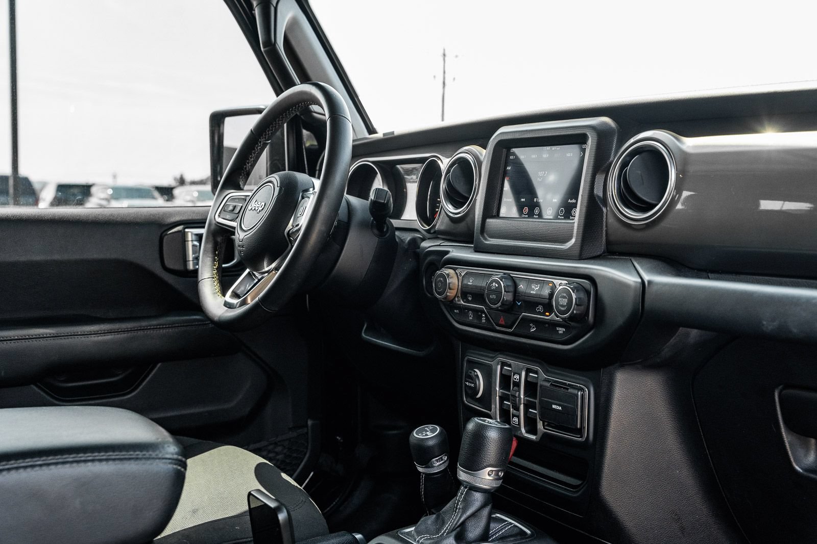Used 2019 Jeep Wrangler Unlimited Sahara AWD/4WD image 12