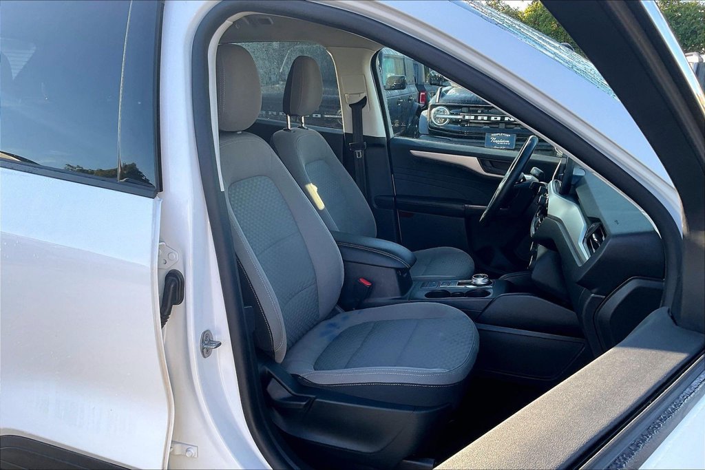 Certified 2022 Ford Escape SE w/ Cold Weather Package AWD/4WD image 6