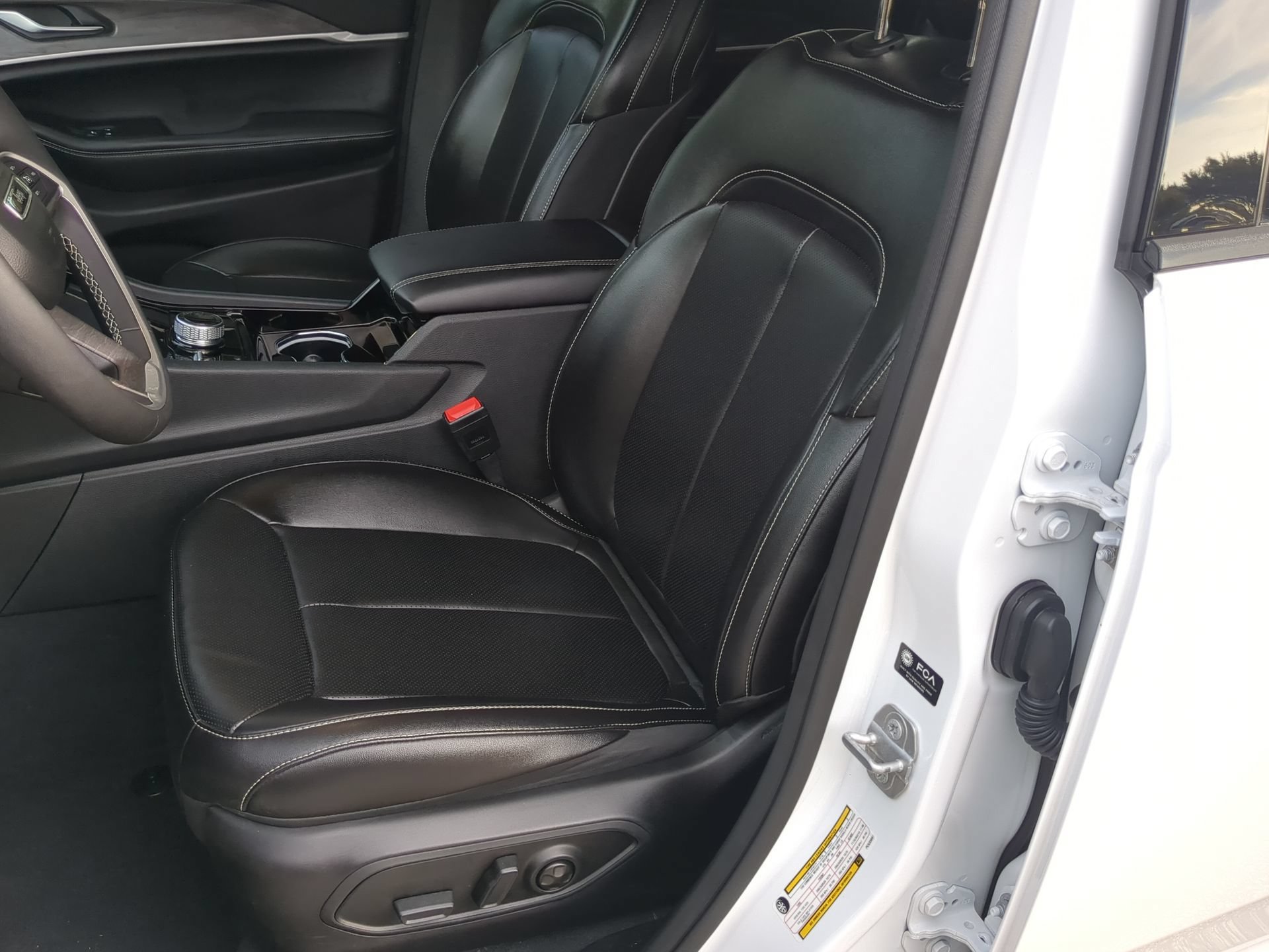 Used 2023 Jeep Grand Cherokee Limited w/ Luxury Tech Group II AWD/4WD image 57