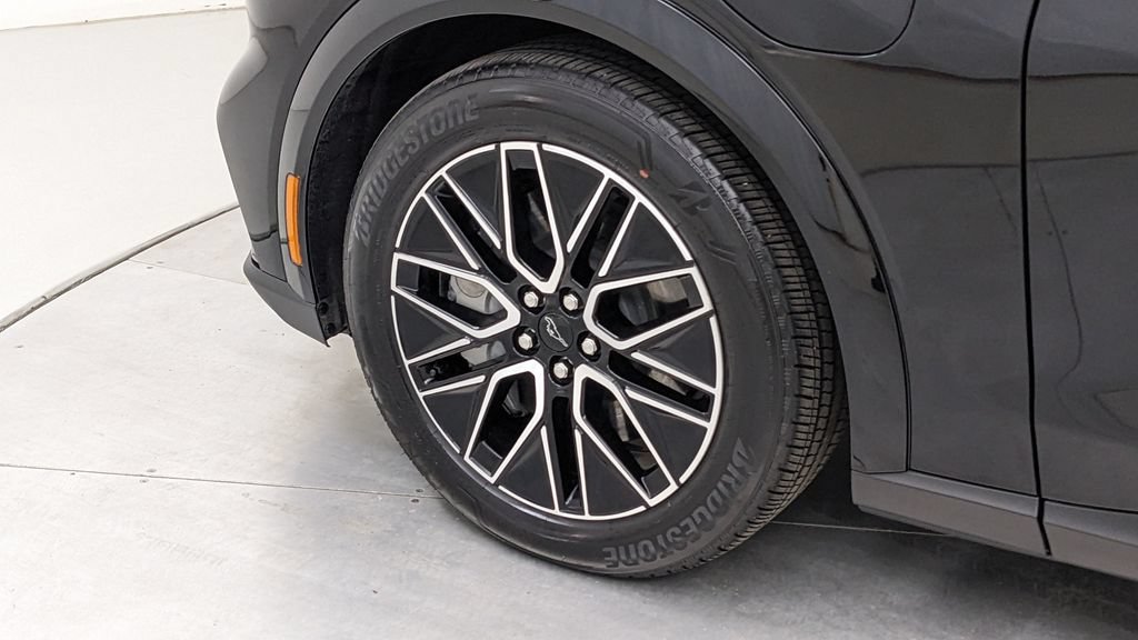 Certified 2025 Ford Mustang Mach-E Premium AWD/4WD image 5