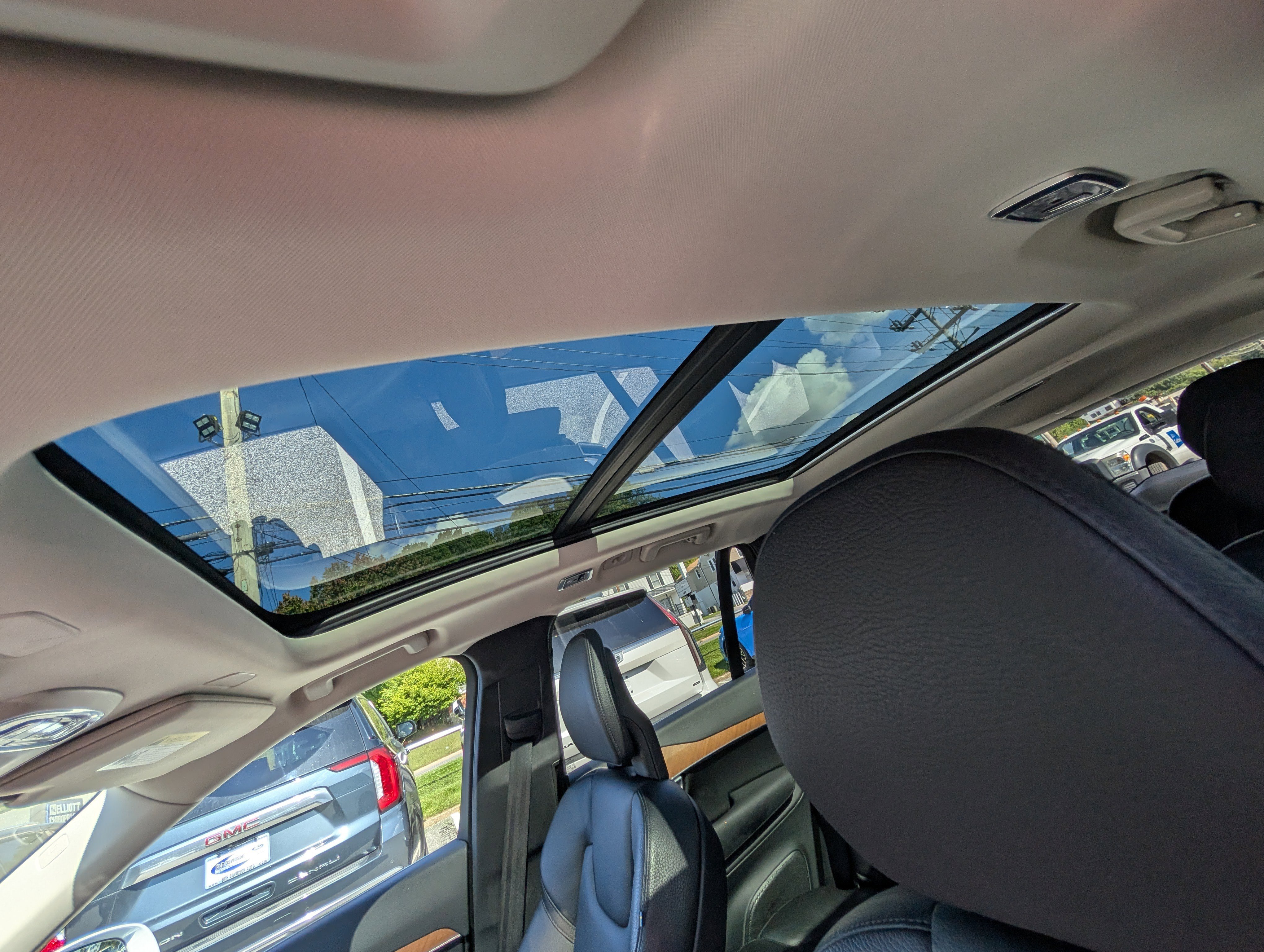 Used 2021 Volvo XC90 T6 Momentum w/ Advanced Package image 22