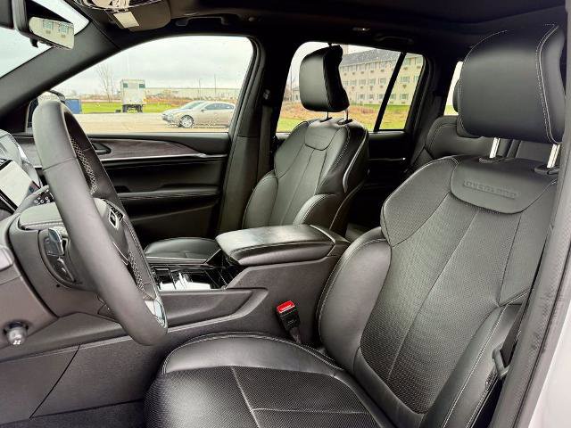 Used 2023 Jeep Grand Cherokee Overland w/ Luxury Tech Group IV image 10