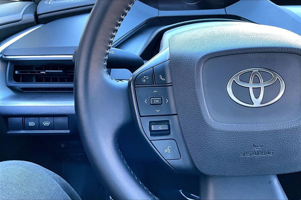 Used 2025 Toyota Prius LE FWD image 17