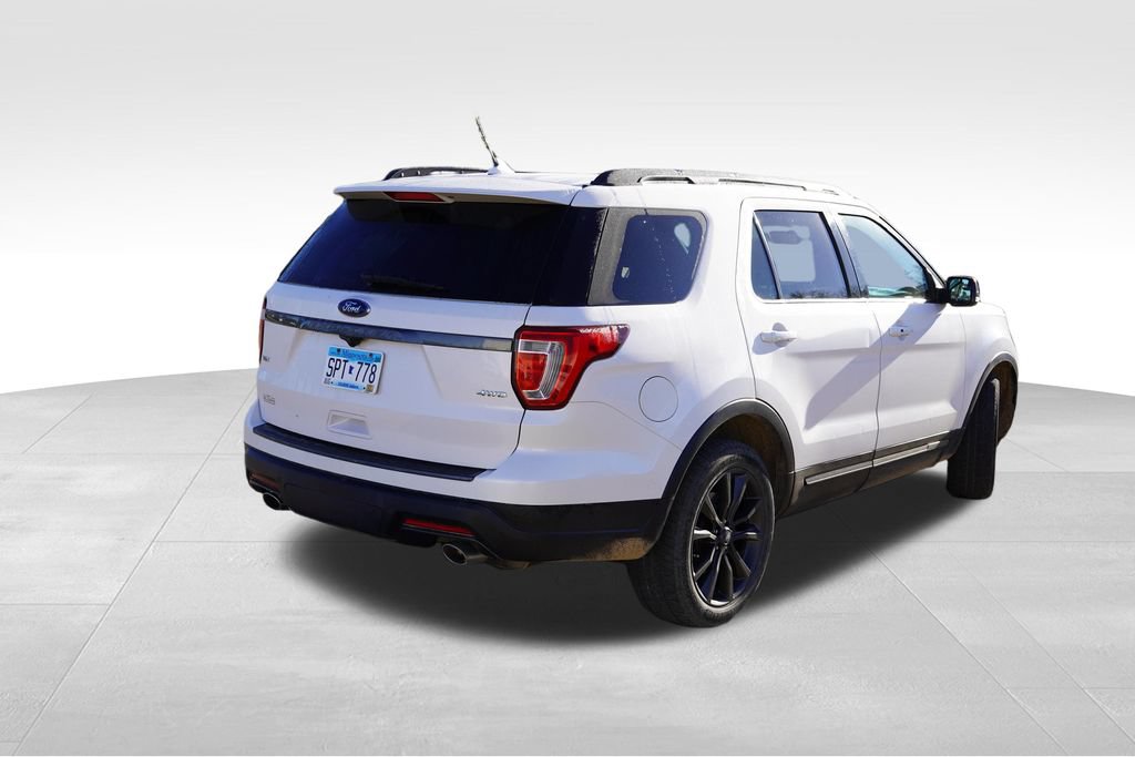 Certified 2018 Ford Explorer XLT w/ Equipment Group 202A AWD/4WD image 3