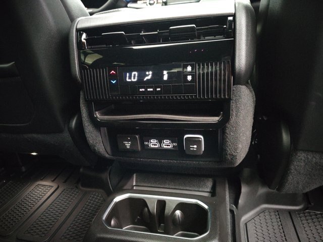 Used 2026 Jeep Grand Wagoneer 4WD w/ Premium Group I image 40