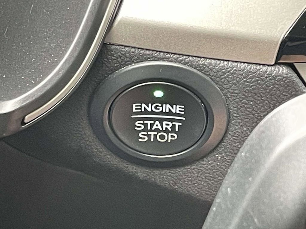 Certified 2020 Ford Escape SE image 25